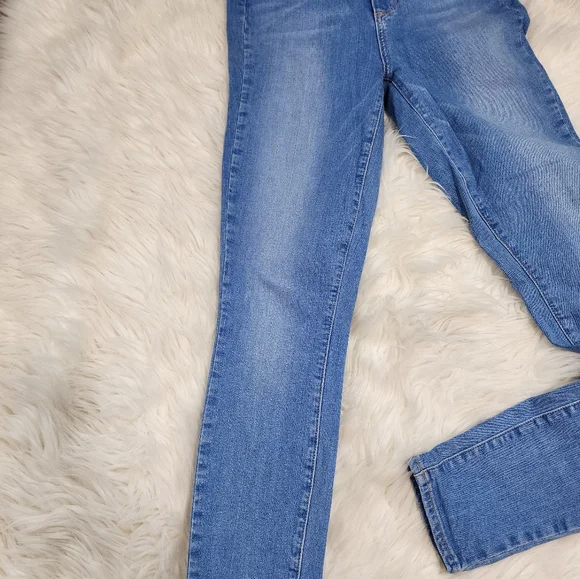 Paige High Waisted Skinny Jeans! - Picture 6 of 7